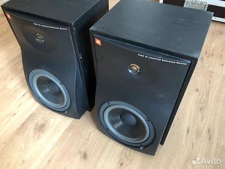 Студийные активные мониторы JBL 6208