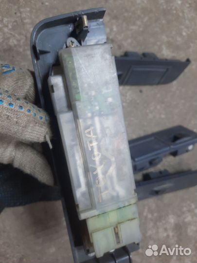 Кнопка стеклоподъемника Toyota LC 80