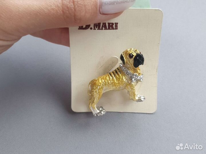 Брошь с животным