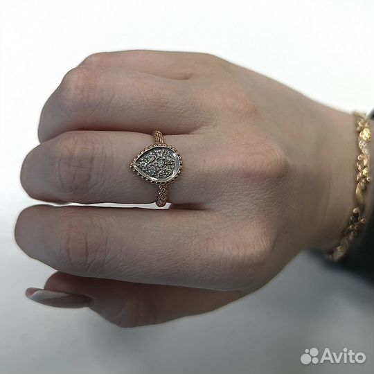 Кольцо с бриллиантом