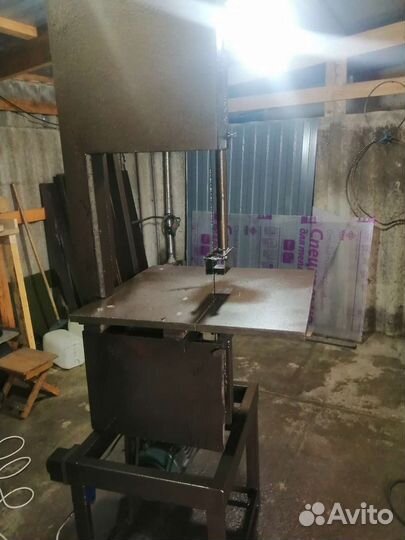 Ленточная пила по дереву