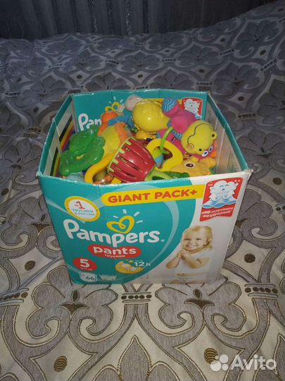 Коробка с погремушками