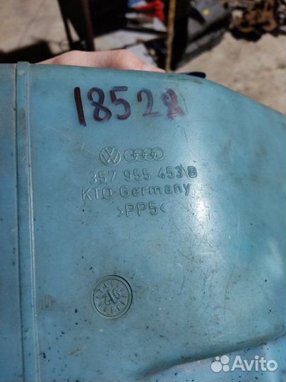 Бачок омывателя Volkswagen Passat B3 универсал