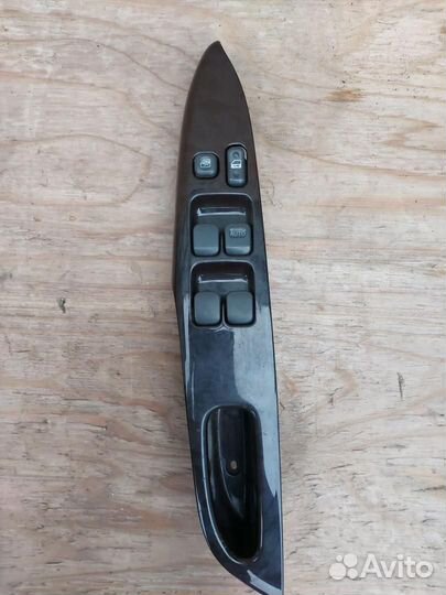 Блок управления стеклоподъемниками передней правой