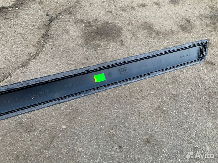 Молдинг задней правой двери Yeti