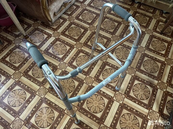 Ходунки для взрослых шагающие