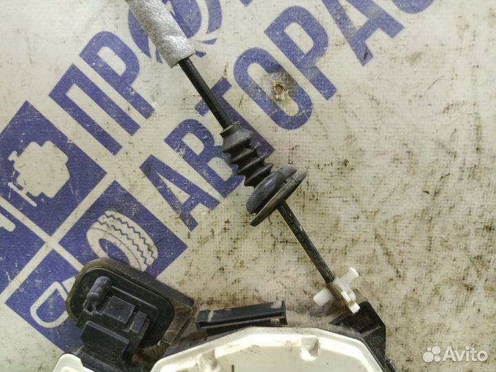 Замок двери задний правый Volkswagen Polo седан