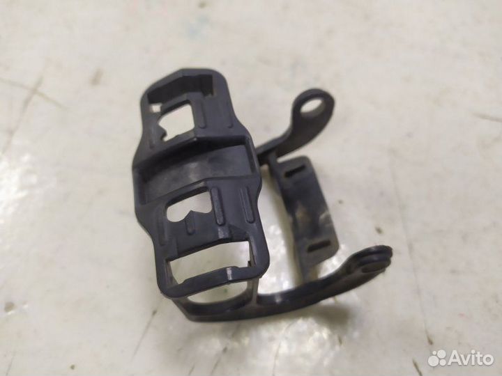 Кронштейн передний правый Bmw 6-Серия F12 2010