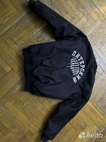 Бомбер питерский щит