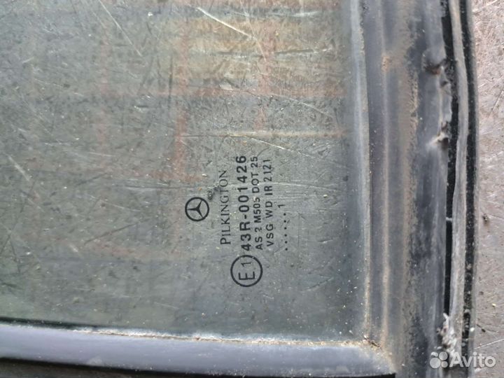 Стекло двери заднее Mercedes w220