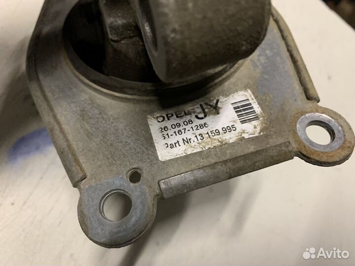 Опора двигателя правая/левая Opel Astra H 1.6