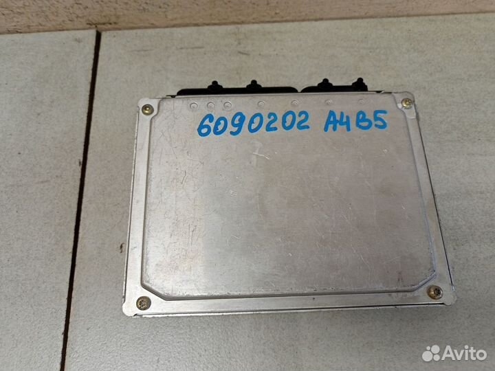 Блок управления двигателем 4D0907551F