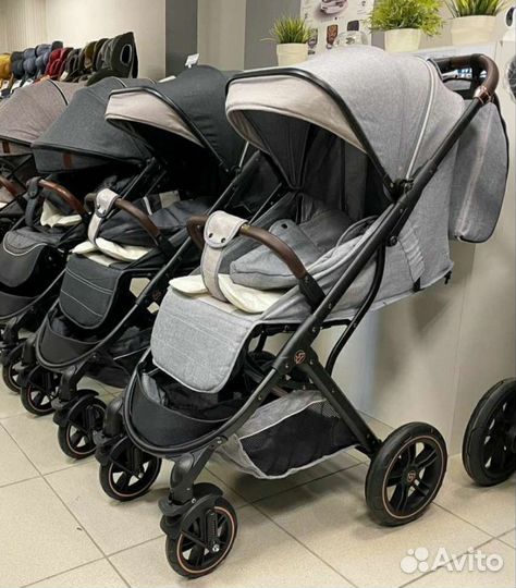 Прогулочная коляска на больших резиновых колесах