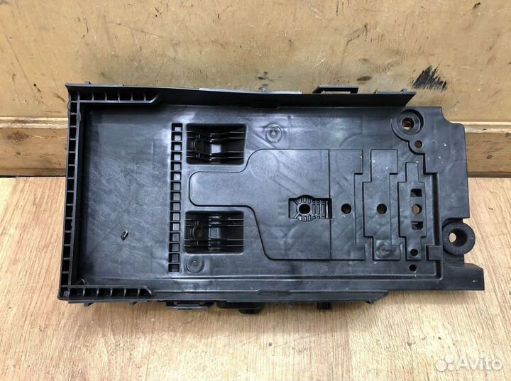 Крепление аккумулятора (корпус, подставка) Ford Mo