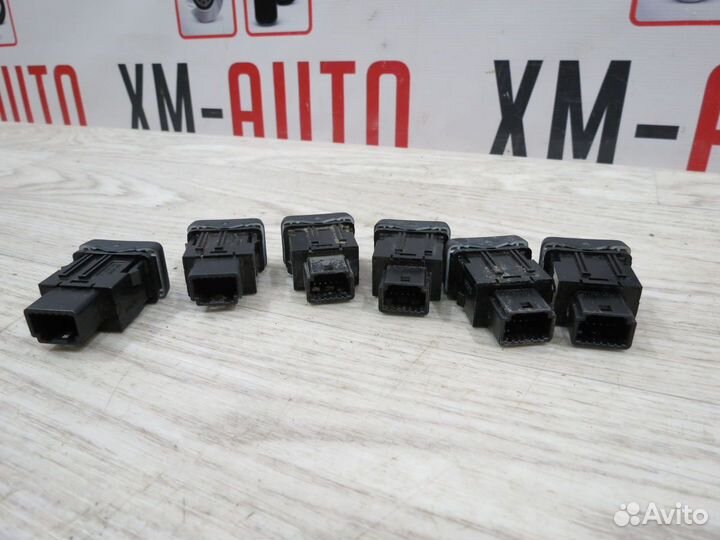 Кнопка lock Mitsubishi Pajero Sport 3
