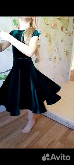 Платье изумрудное