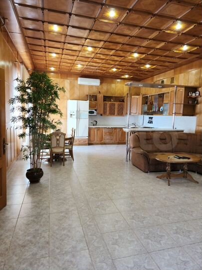 Дом 400 м² на участке 12 сот.