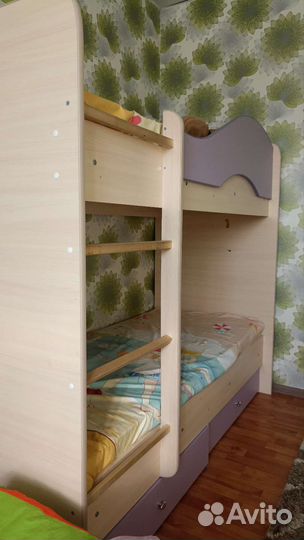 Кровать двухьярусная