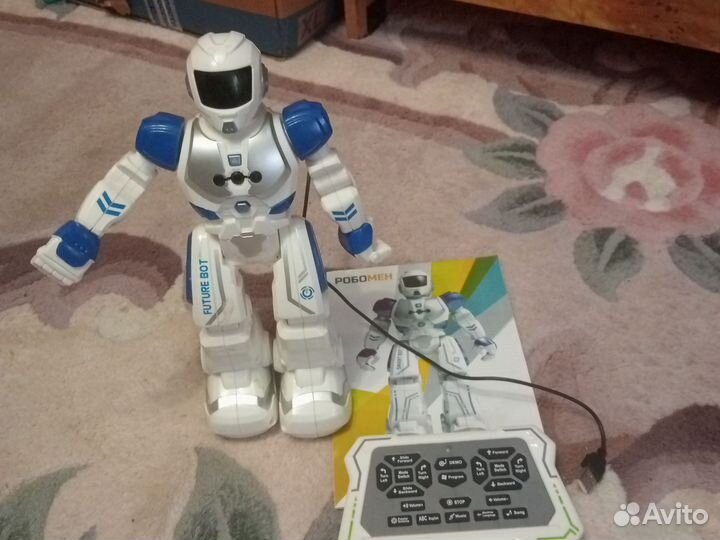 Игрушка робот с пультом
