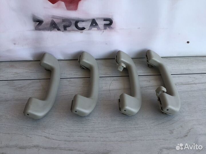 Nissan Patrol Y62 Ручка потолка