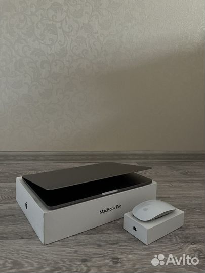 Apple MacBook Pro 13 2017 i5 8/512 Gb Touch Bar