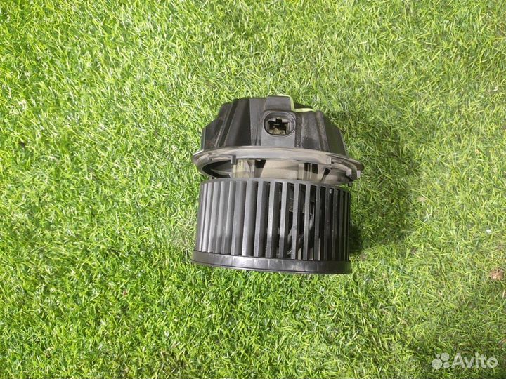 Моторчик отопителя Renault Logan