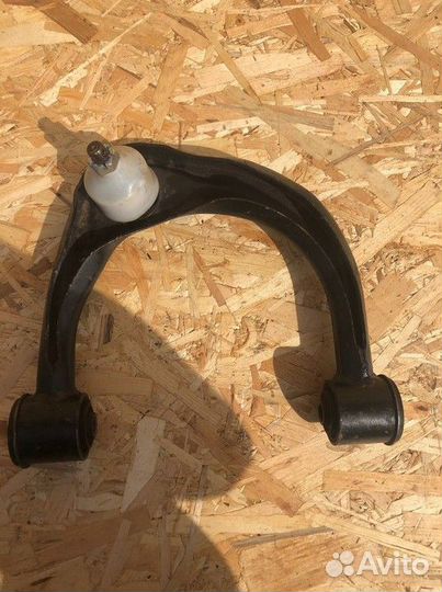 Рычаг передний верхний правый