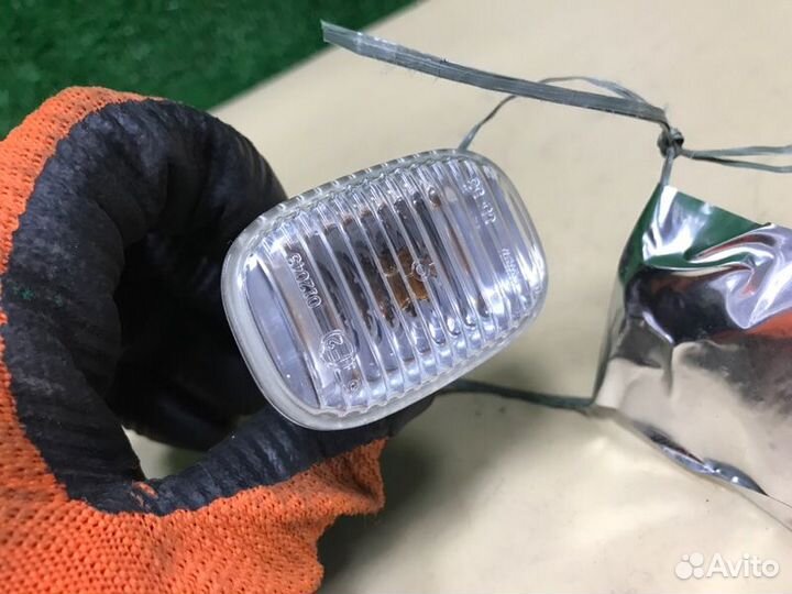 Поворотник в крыло передний Toyota Avensis AZT250