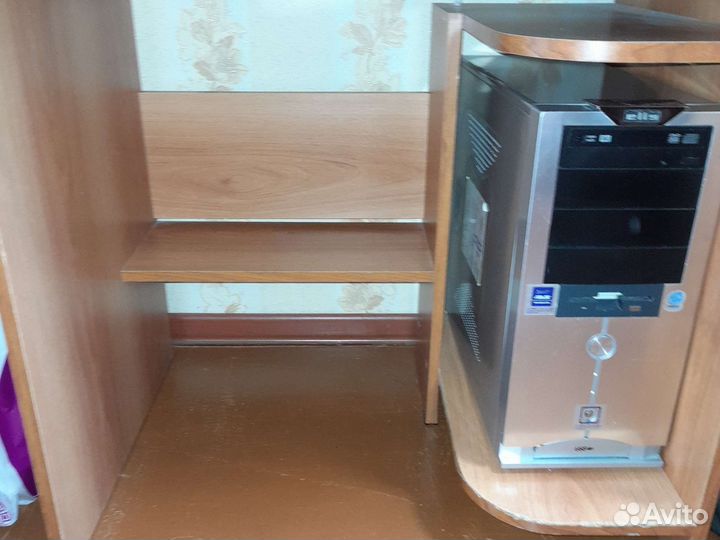 Компьютерный стол