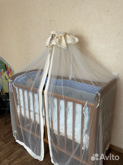 Детская кроватка с балдахином,матрасом,бортиками