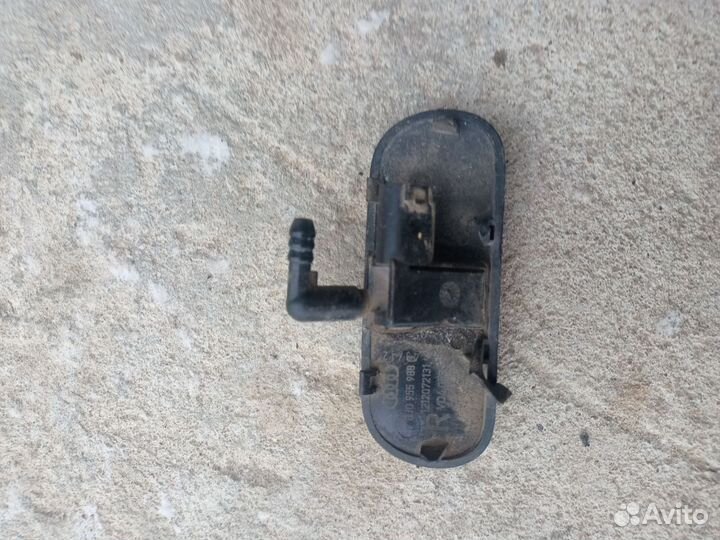 Форсунка омывателя правая Audi VW