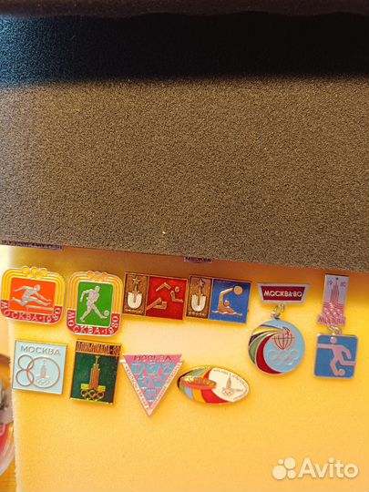 Значки из серии 