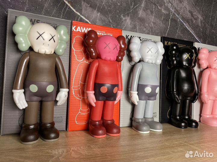 Фигурки Kaws