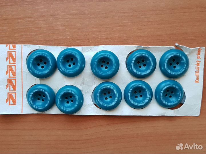 Пуговицы новые. Чешские