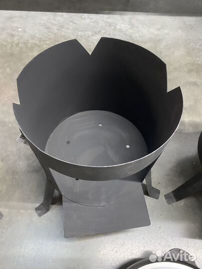 Казан чугунный с печкой 10л