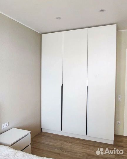 Шкаф распашной с зеркалом