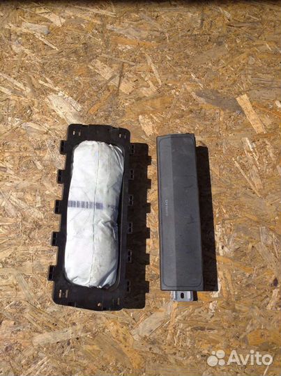 Подушка безопасности коленная G11 G12