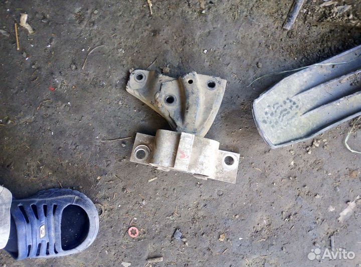 Подушка двигателя рено логан