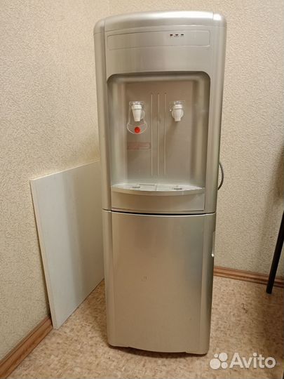 Кулер для воды напольный б/у