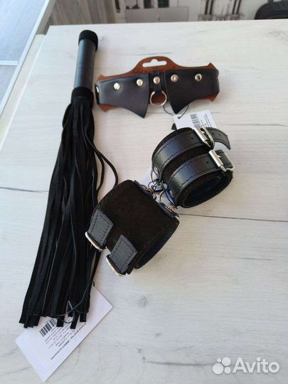 Кожаные наручники