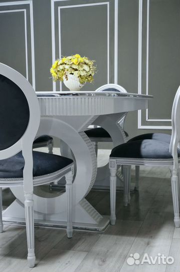 В наличии стол