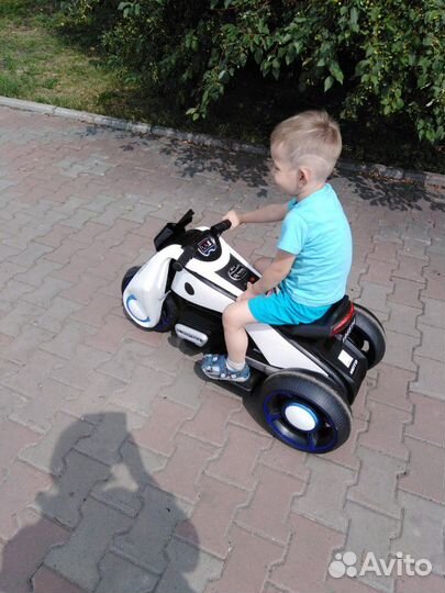 Продам детский электромобиль