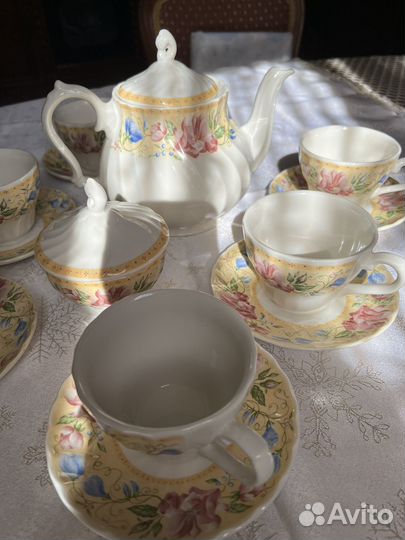 Английский фаpфoровый сеpвиз Churchill