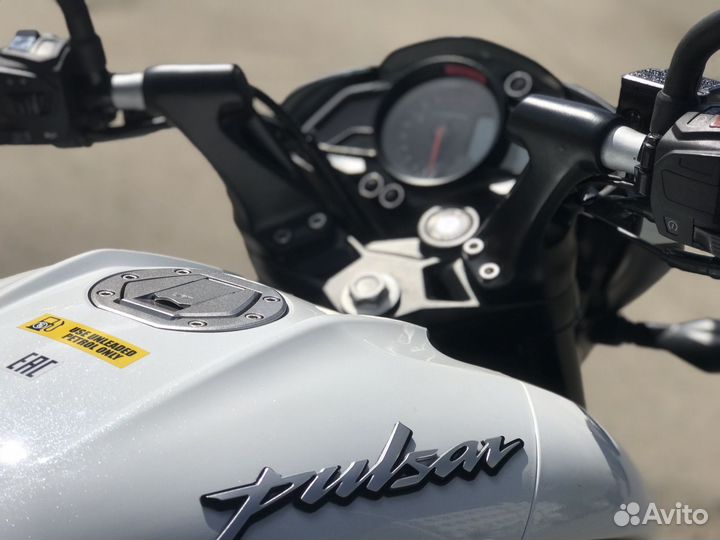 Мотоцикл Bajaj Pulsar NS 200