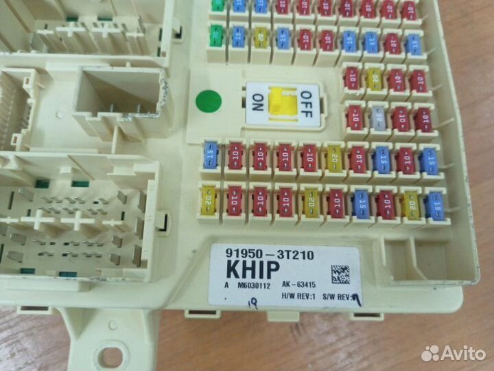 Блок предохранителей салонный Kia Quoris 1