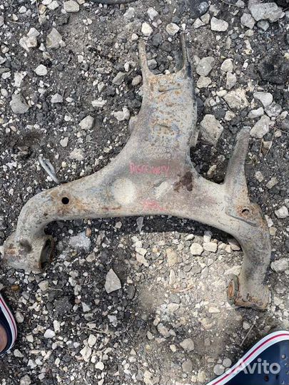 Кулак поворотный задний левый Land Rover Discovery