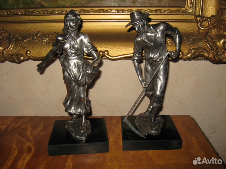 Антиквариат парные скульптуры крестьянка