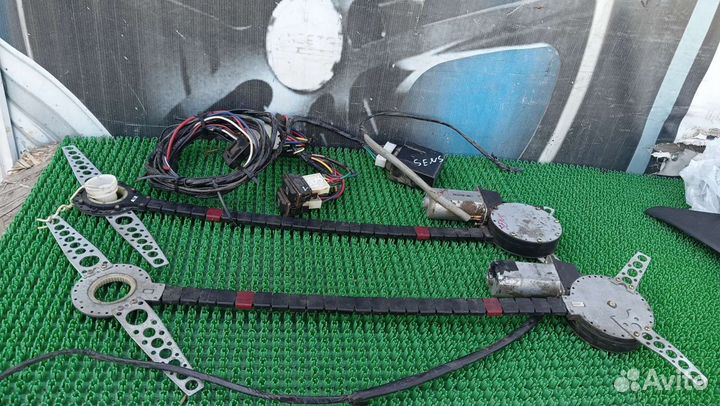 Стеклоподъемники левый правый Sens