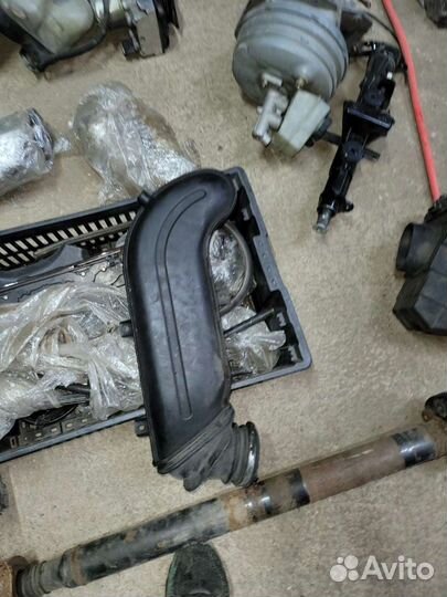 Корпус воздушного фильтра на Мерседес 140