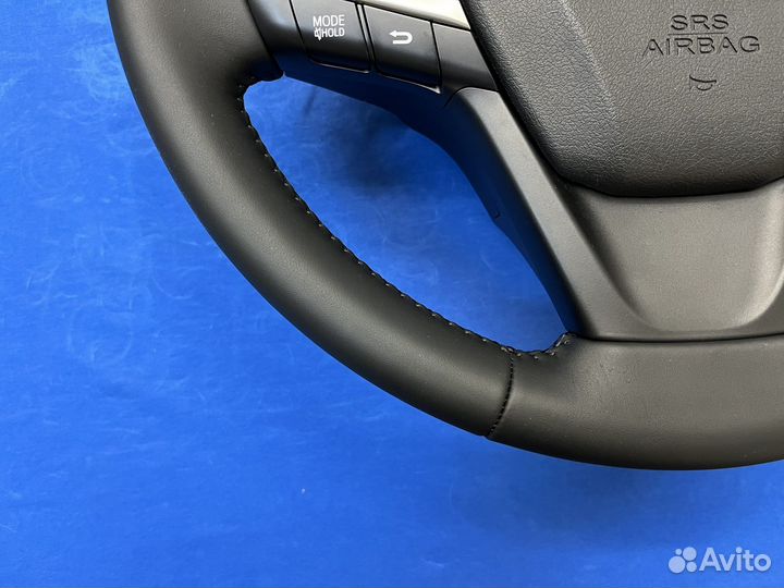 Оригинальный руль с косточкой Toyota Camry 55